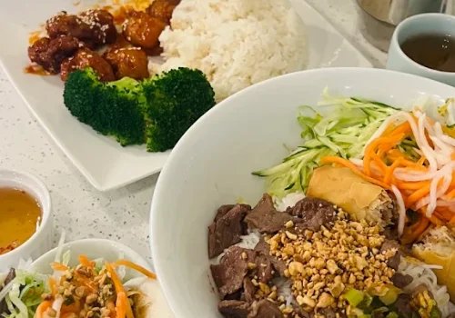 Bún bowl with grilled beef